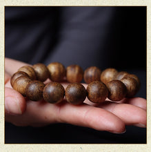Load image into Gallery viewer, Green Kynam Agarwood Bracelet from Nha Trang Vietnam 12mm Diameter Beads Genuine Wild Agarwood