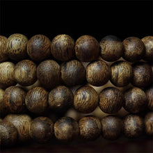 Load image into Gallery viewer, Green Kynam Wild Oud Agarwood Bracelet from Nha Trang Vietnam 8mm Diameter Beads