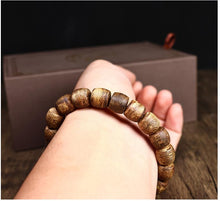 Load image into Gallery viewer, Green Kynam Agarwood Bracelet from Hainan 11mm Beads Genuine Wild Agarwood