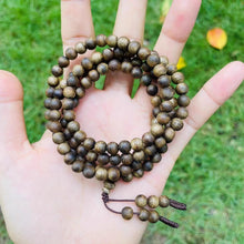 Load image into Gallery viewer, Green Kynam Wild Oud Agarwood Bracelet from Nha Trang Vietnam 8mm Diameter Beads