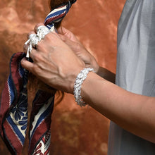 Load image into Gallery viewer, SANLUYI exceptional collection Splendid knitting bracelet with leaf shaped chain