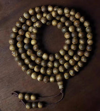 Load image into Gallery viewer, Green Kynam Wild Oud Agarwood Bracelet from Nha Trang Vietnam 8mm Diameter Beads
