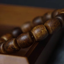 Load image into Gallery viewer, Green Kynam Agarwood Bracelet from Nha Trang Vietnam 12mm Beads Genuine Wild Agarwood
